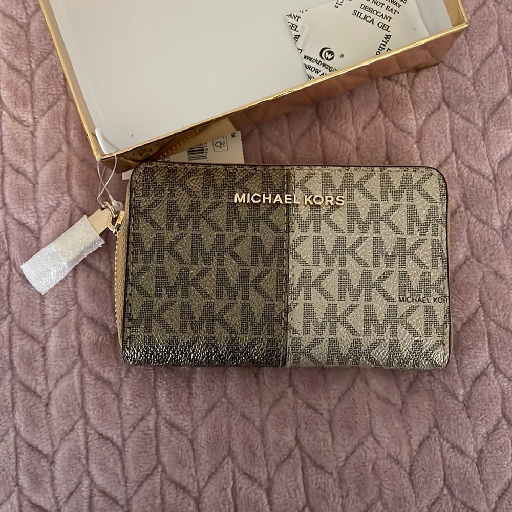 Michael kors wristlet Jetset